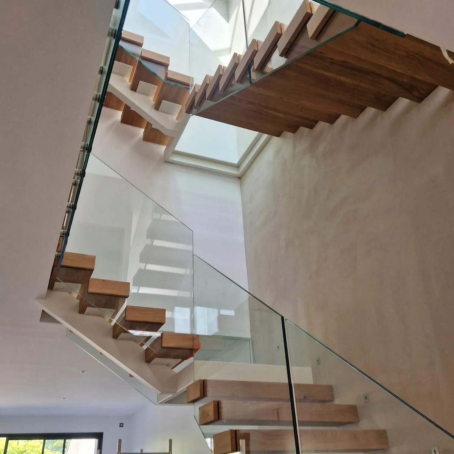 Escalier 2/4 tournant avec palier & garde-corps full verre