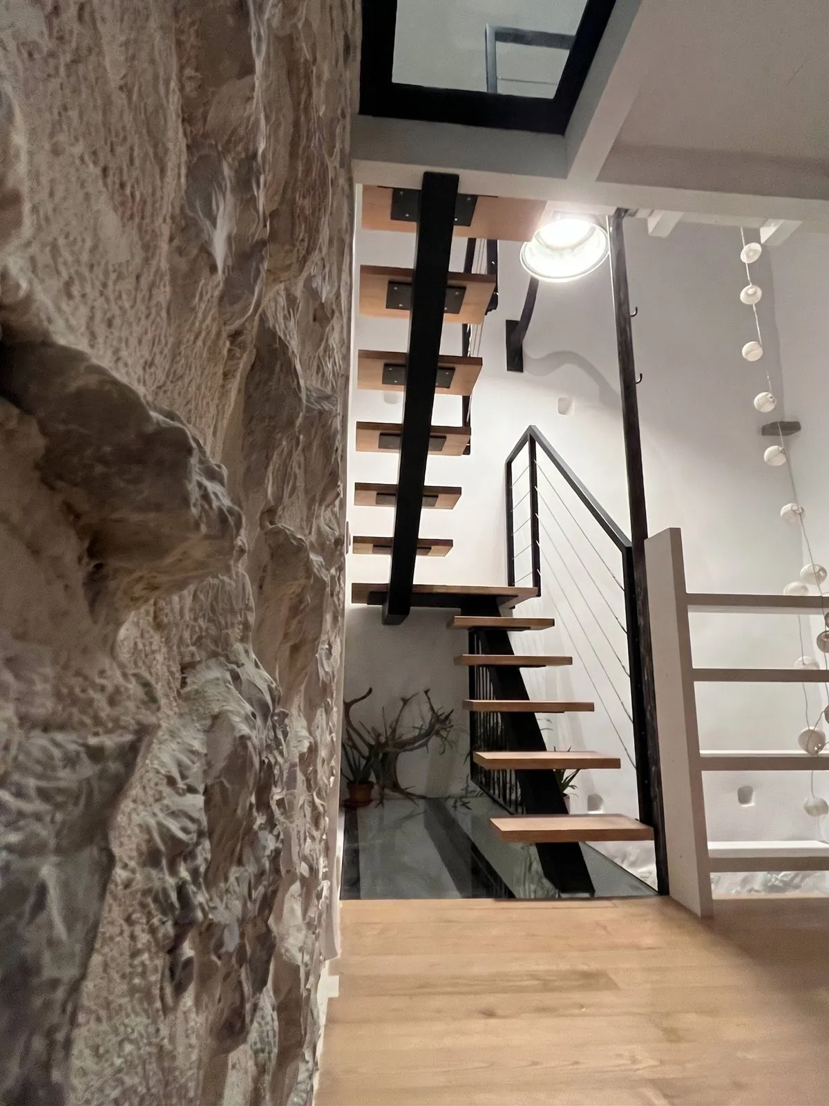 Escalier contemporain acier et bois — Uzès
