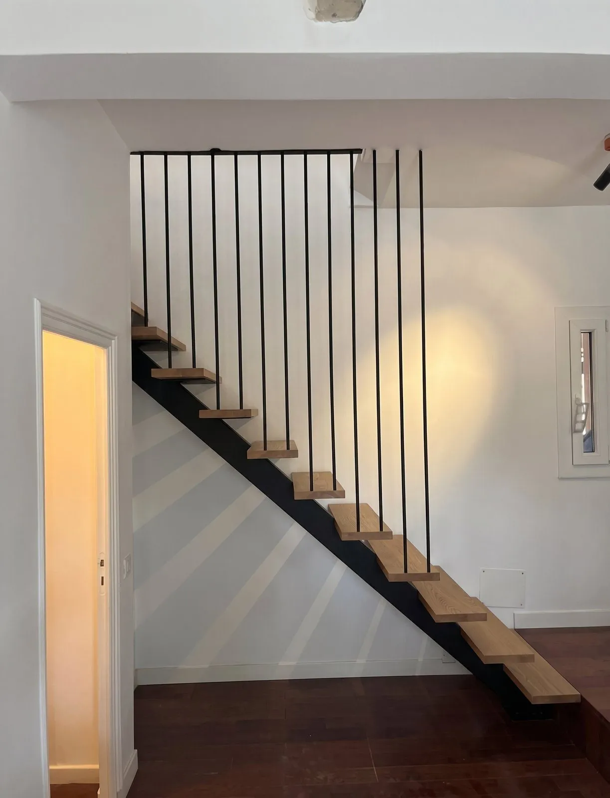 Escalier sur mesure en acier et chêne massif — Aix-en-Provence