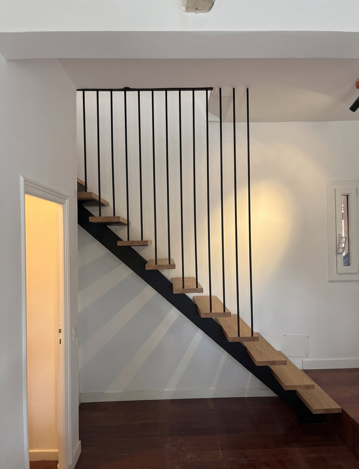 Escalier sur mesure en acier et chêne massif