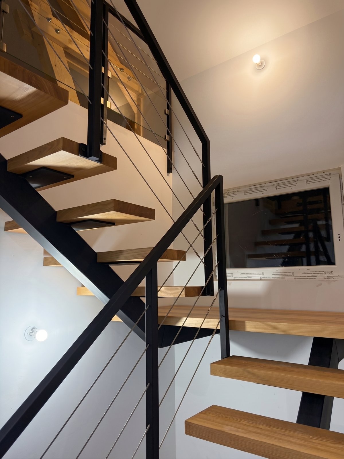 Escalier design en acier et bois