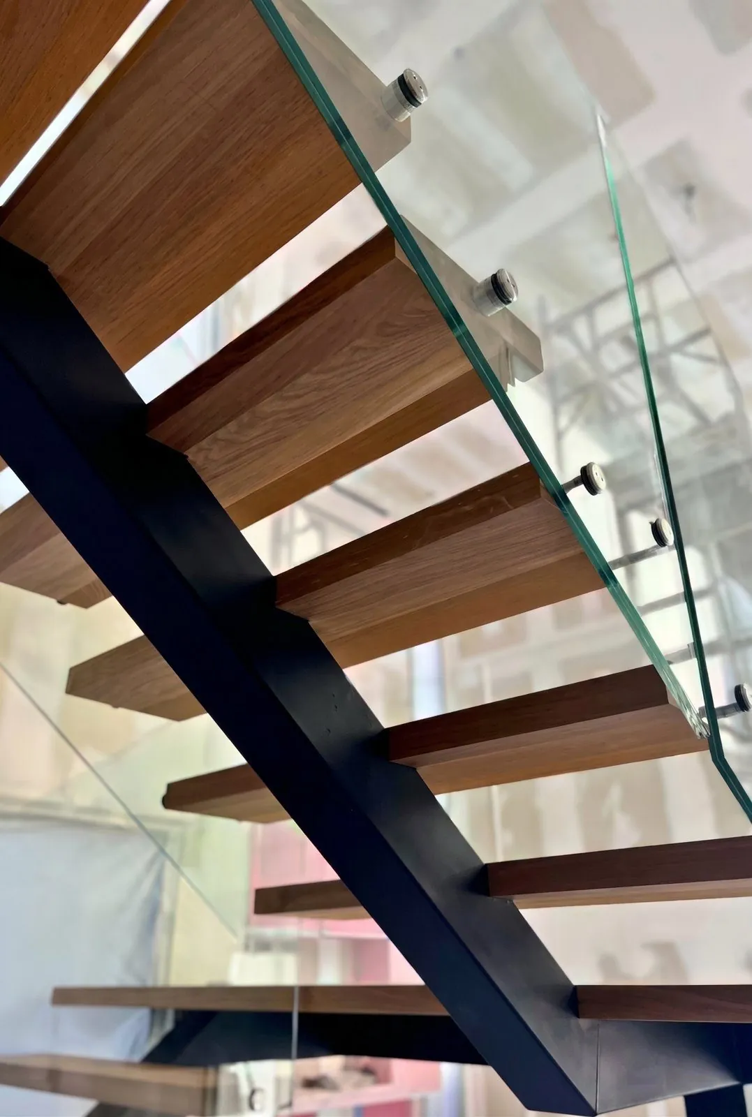 Escalier sur mesure en acier et chêne massif — Nice