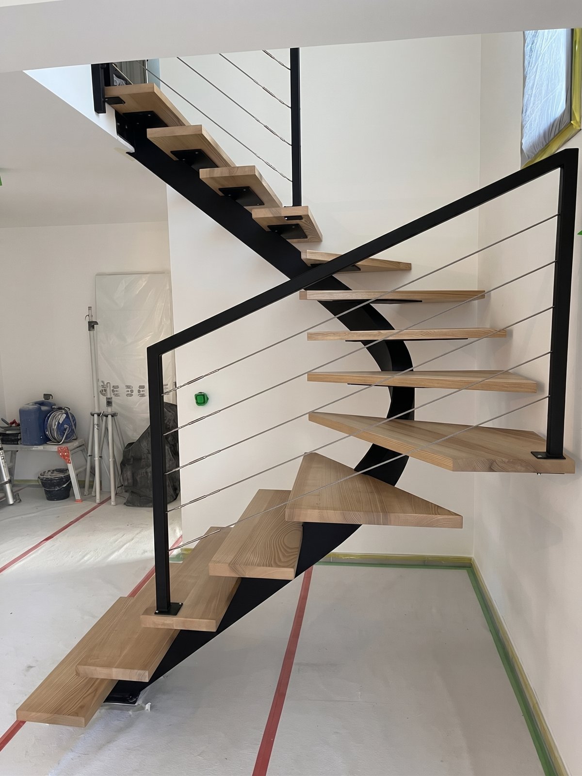 Escalier contemporain acier et bois