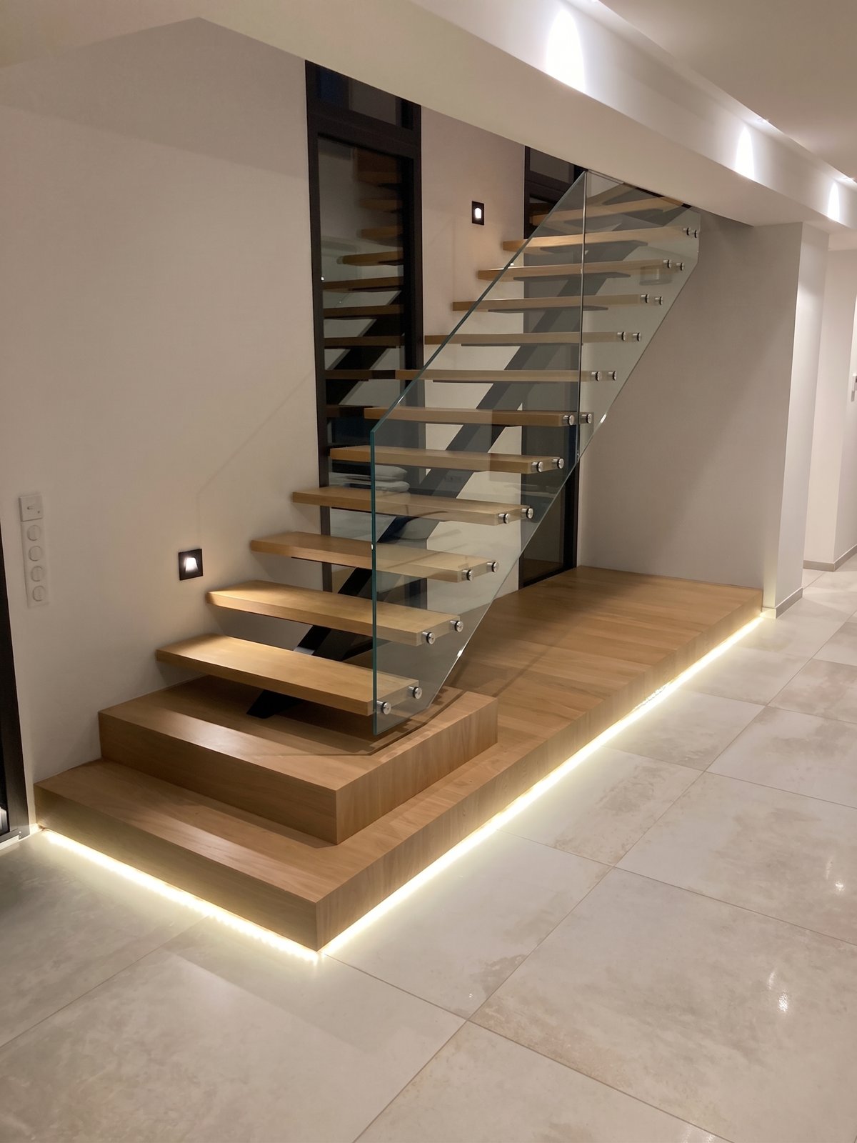Escalier design en acier et bois