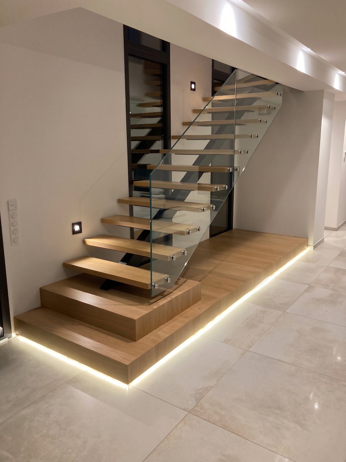 Escalier design en acier et bois — Aix-en-Provence