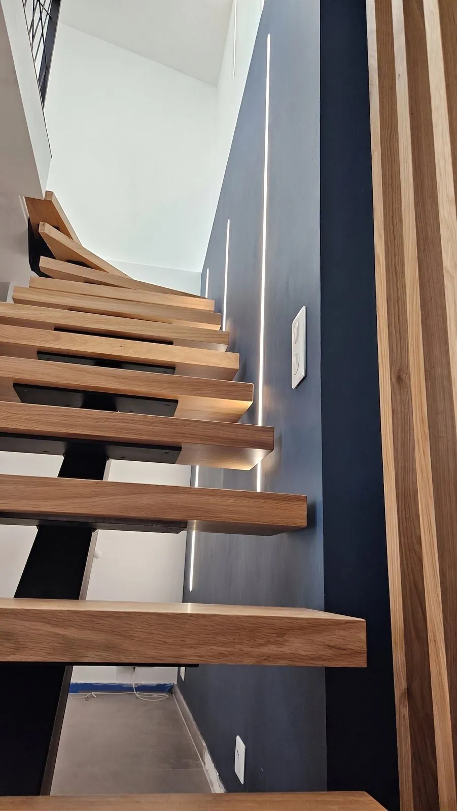 Escalier contemporain acier et bois — Alès