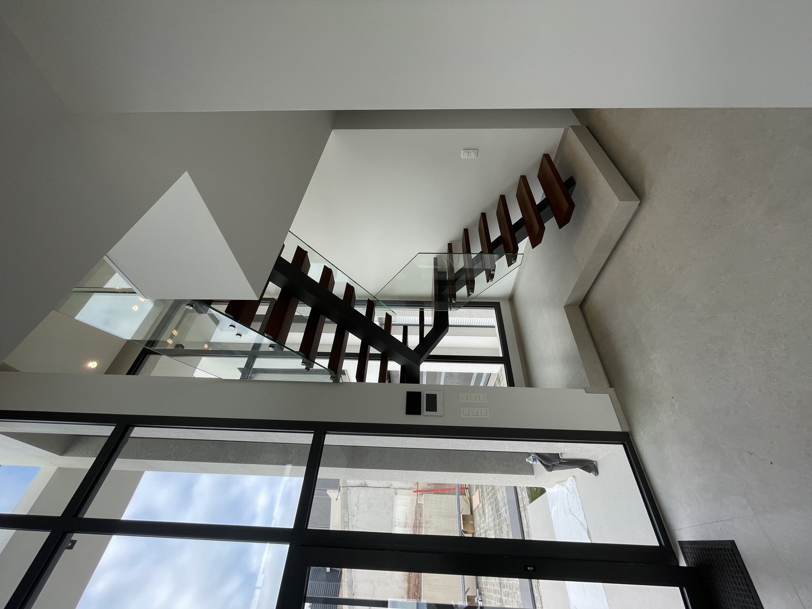 Escalier sur mesure en acier et chêne massif