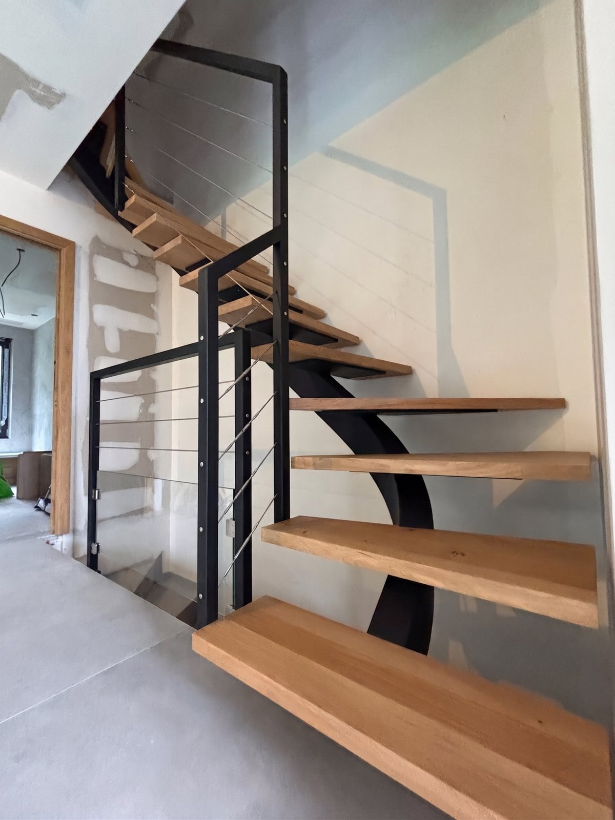 Escalier design en acier et bois