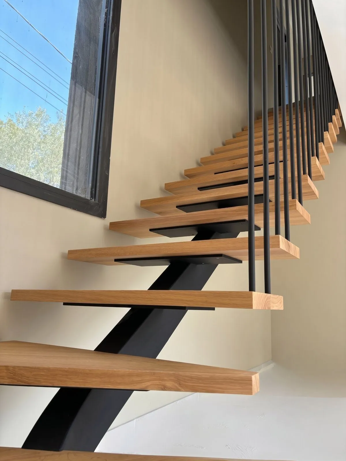 Escalier contemporain acier et bois — Paris