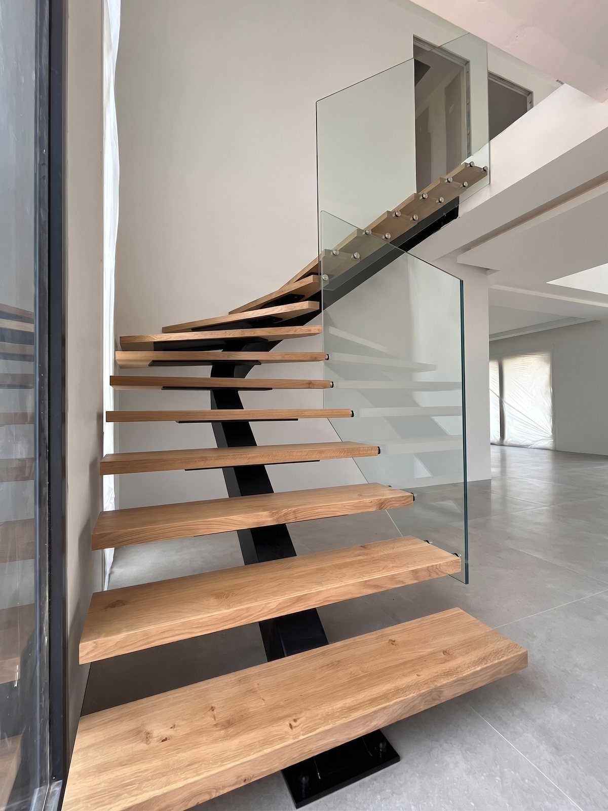 Escalier 1/4 tournant à limon central débillardé — Boulogne-Billancourt