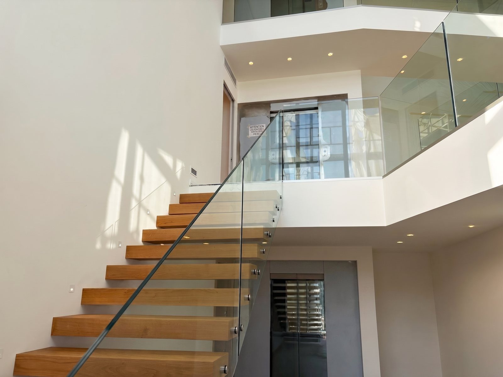 Escalier droit suspendu — Haguenau