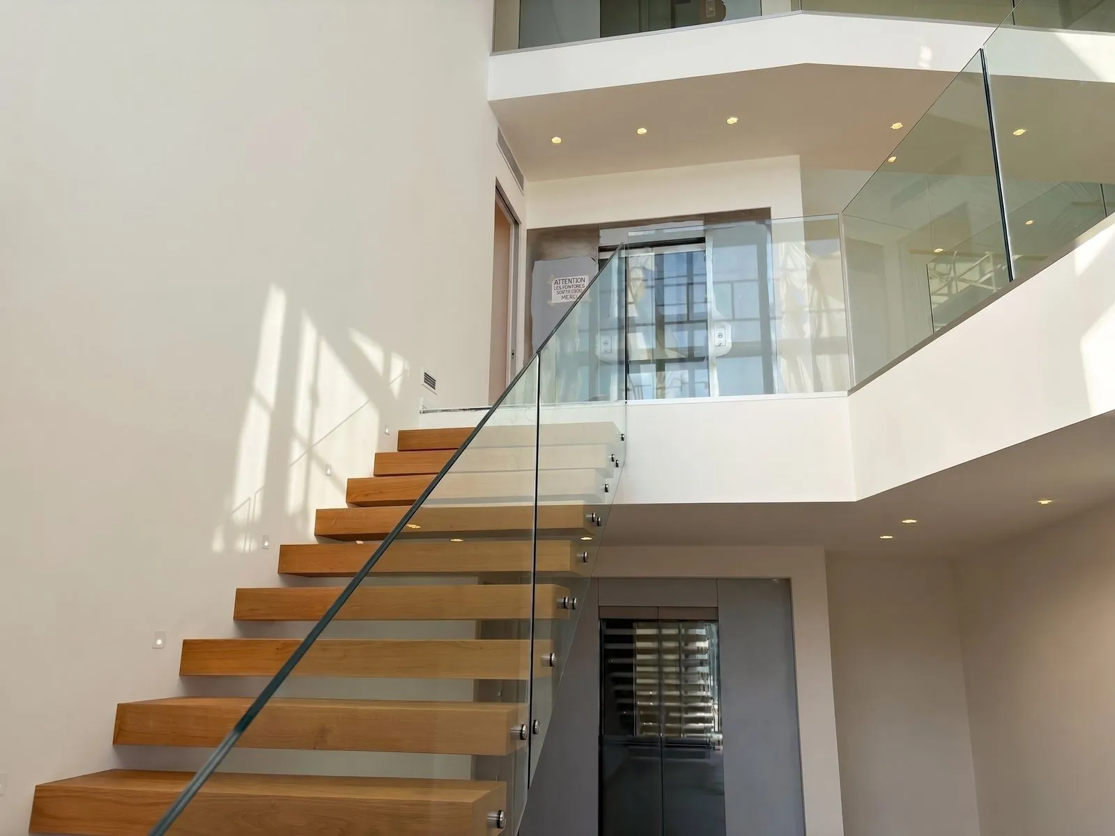 Escalier droit suspendu — Haguenau