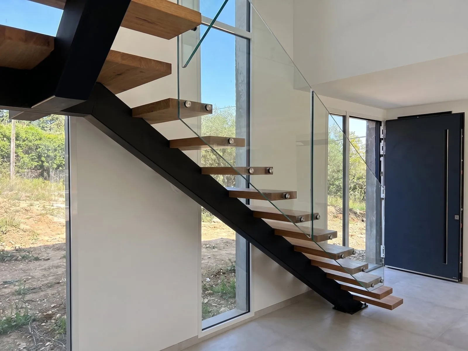 Escalier 1/4 tournant à limon central avec palier — Antibes
